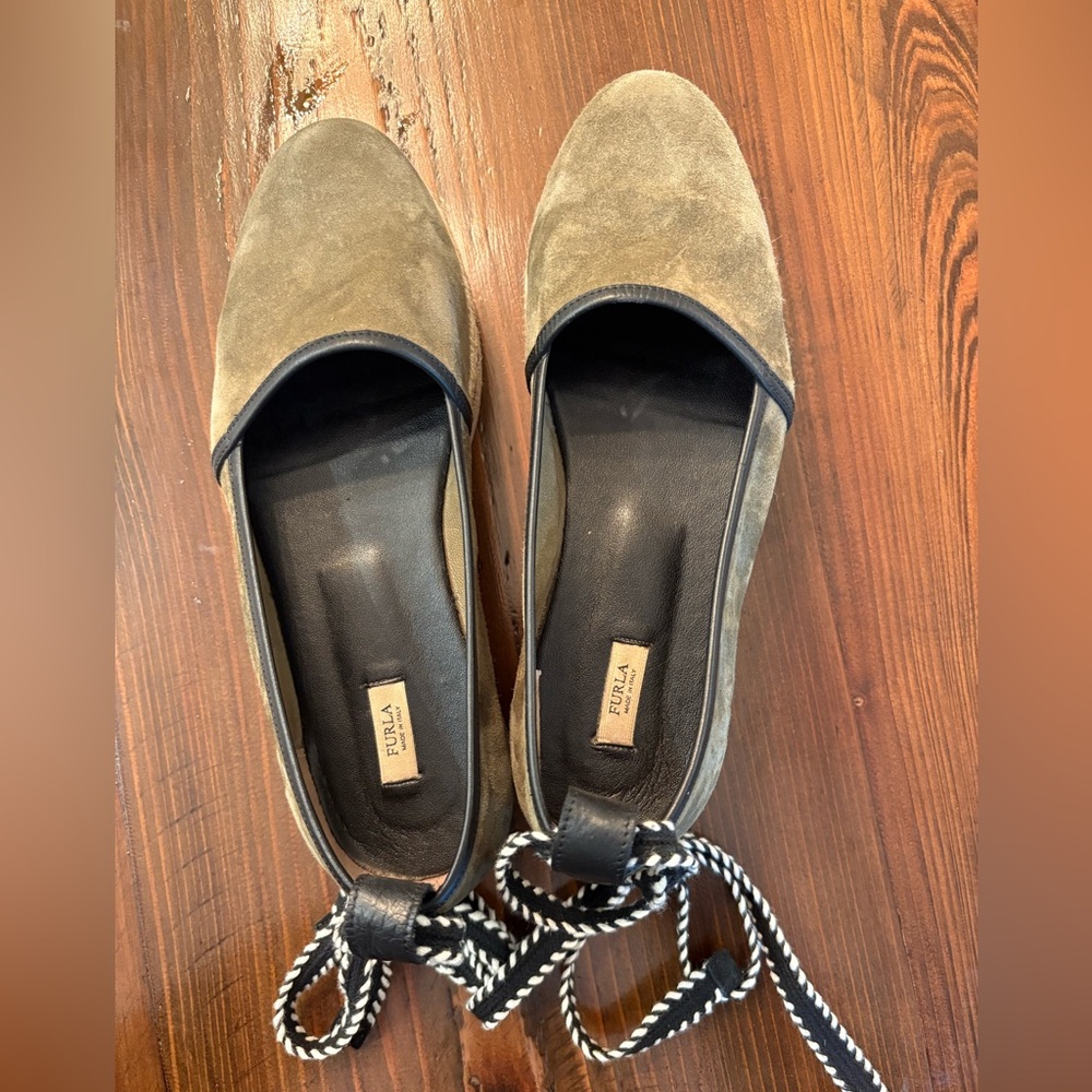 FURLA luxury EUC Women's Olive Suede ankle tie espadrilles with Black Trim